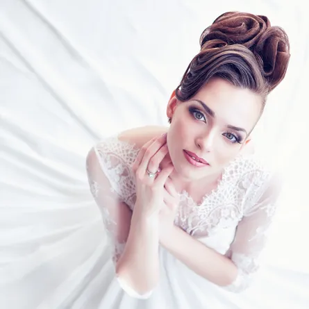 هكذا تحصلين على تسريحة شعر ناجحة يوم زفافك