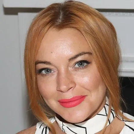 ليندسي لوهان تدافع عن هارفي واينستين!