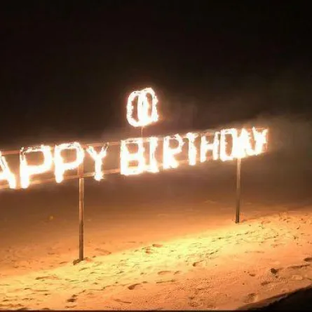 أميتاب باتشان يحتفل بعامه الـ75 وعائلته تفاجئه