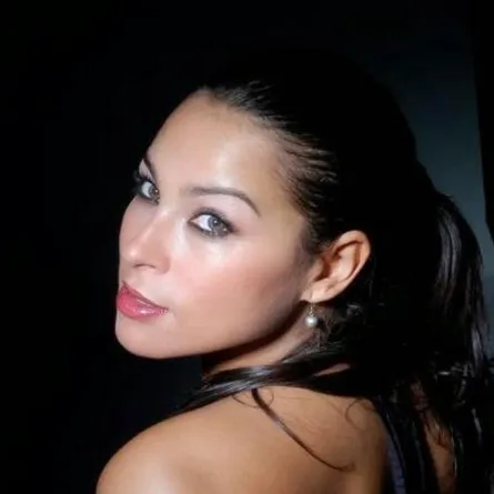 جميلة الشاشة المغربية تدخل القفص الذهبي