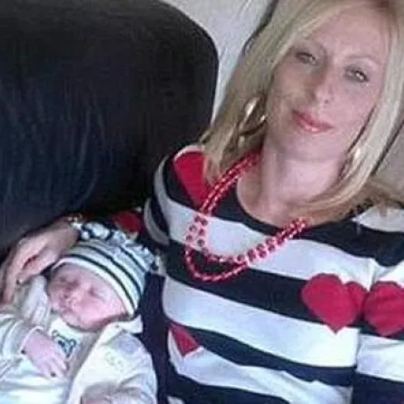 قتلت طفلها لإجباره على النوم فماتت بالسم نفسه