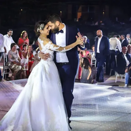 زفاف رومانسي حقيقي استوحي منه أفكاراً لعرسك