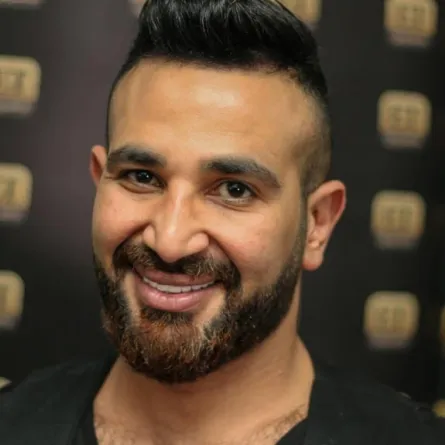 الصور الأولى من تجهيزات عقد قران أحمد سعد وسمية الخشاب