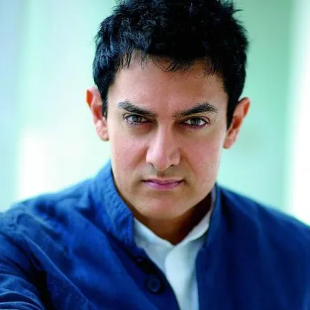 عامر خان ينفي خلافاته مع شاروخان بصورة