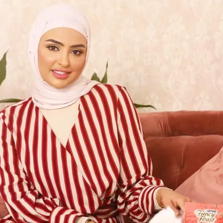 سندس القطان بإطلالات مقلمة على انستقرام