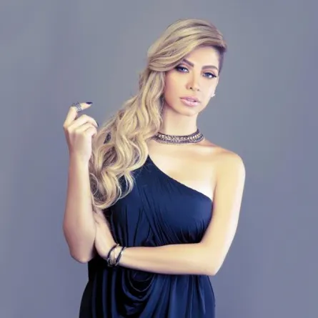 إعلاميات في تصرفات "أغرب من الخيال"...والسبب جنون الشهرة!