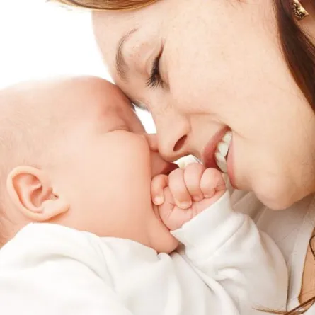 تعرَّف إلى أهمية بكاء الرضيع لتنشيط مخ الأم