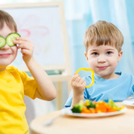 أطعمة تنمي ذكاء طفلك في المدرسة