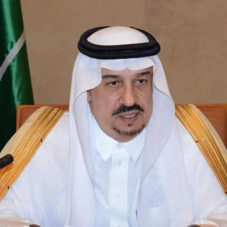 "النادي الأدبي" يمنح أمير منطقة الرياض العضوية الفخرية