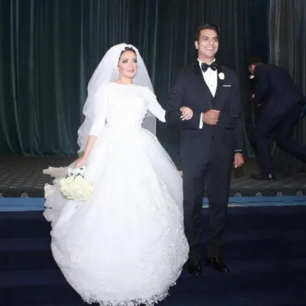 بالصور: مصطفى أبو سريع يحتفل بزفافه وسط عصابة "الأب الروحي"