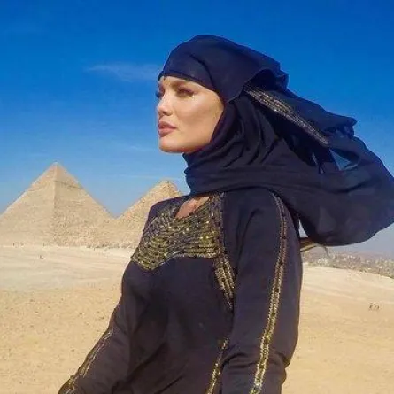 بالصور: ملكة جمال بورتريكو ترتدي النقاب في مصر