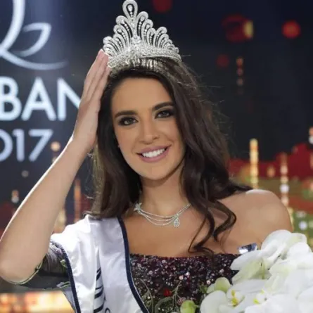 بيرلا الحلو تتألق بتصميم جورج حبيقة في حفل ملكة جمال العالم