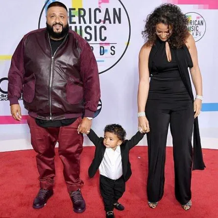 دي جي خالد يصطحب ابنه لحفل AMA بحذاء من Gucci