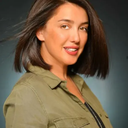 كندة علوش تجدد تسريحتها بأنامل طوني مندلق!