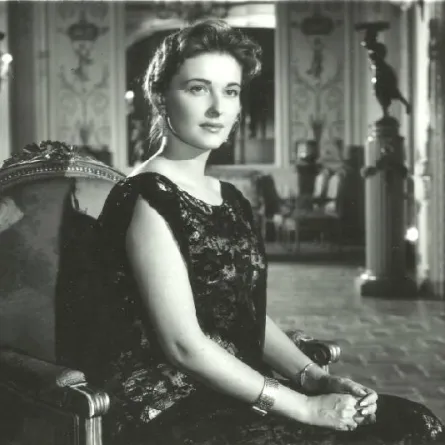 بالصور: أزياء نجمات الخمسينيات VS نجمات العصر الحالي