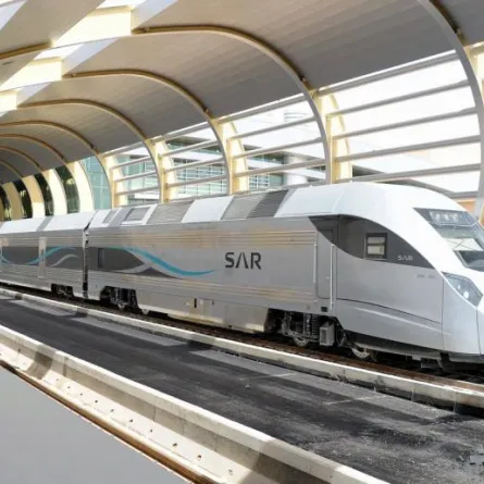 أمير منطقة حائل يدشن أطول شبكة سكة حديد في العالم