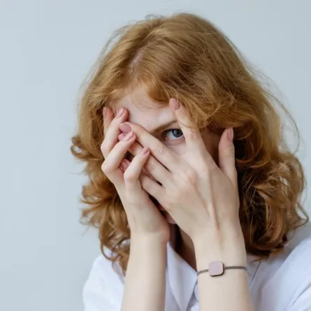 مشكلتي أني ضعيفة الشخصية وخجولة جداً