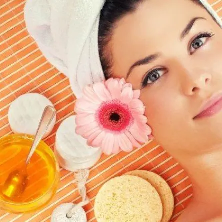 اكتشفي فوائد العسل للبشرة الدهنية وحب الشباب!