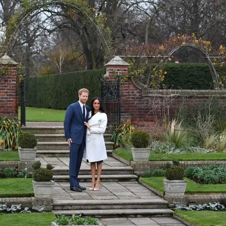 ميغان ماركل بإطلالة أنيقة في أول إطلالة بعد خطوبتها من الأمير هاري