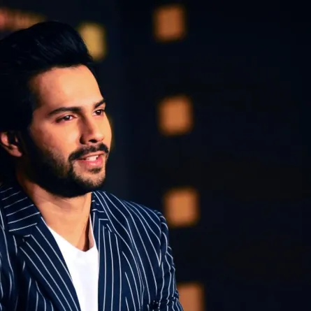 فارون داهاوان يدفع غرامة مالية بسبب صورة