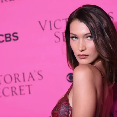 بالصور: بيلا حديد في أجرأ اطلالة لها حتى الآن!