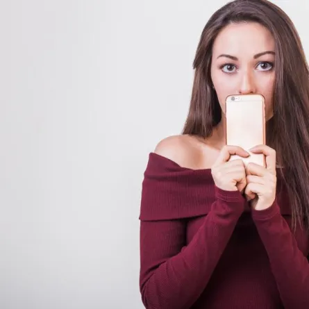 التدبير المنزلي: طرق تنظيف غلاف الموبايل المطاط