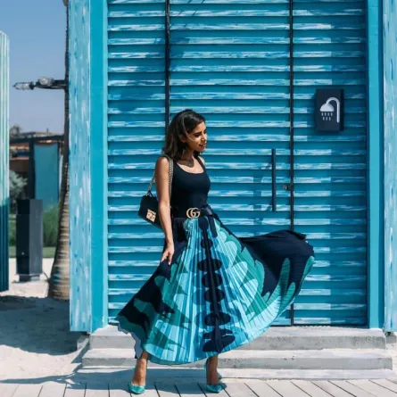 المدونة الإماراتية نادية حسن تجول العالم بأناقتها