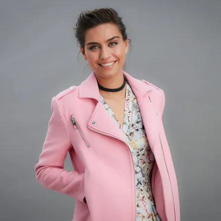 أمينة جولشي تستعد لزفافها من مسعود أوزيل في هذا التوقيت