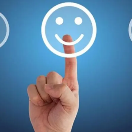 «الإيموجي» في مراسلات العمل.. تأثيرها عكسي