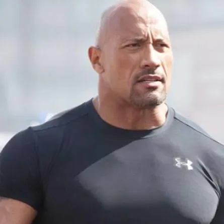 دوين جونسون يكرّم بنجمة على رصيف المشاهير