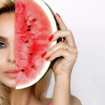 البطيخ لـ تنظيف البشرة