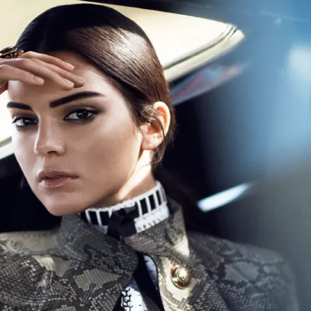 كيندال جينير بعيداً عن عروض الأزياء.. إطلالات شبابية وعصرية