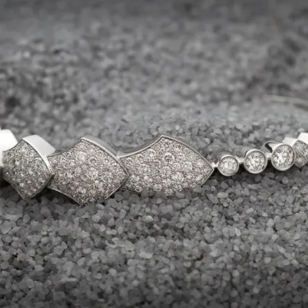 أكيليس تبهرك بمجموعة أساور بيتون الماسية