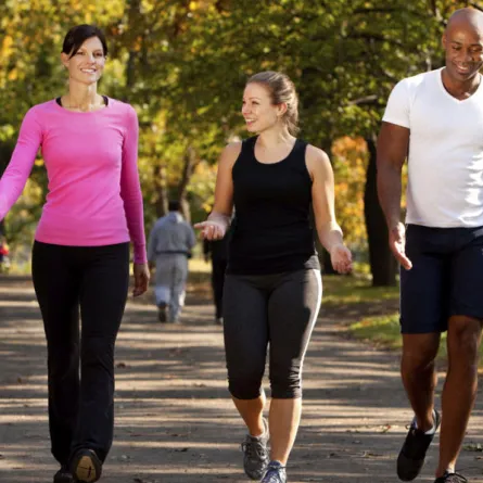 المشي السريع يساعدك في حل مشكلاتك