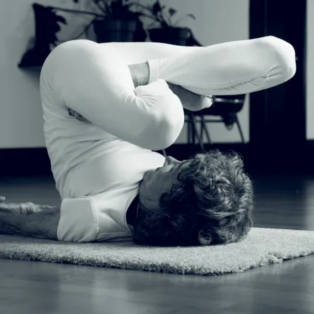 فيديو.. أقدم مدربة يوغا في العالم عمرها قرن إلا عامان