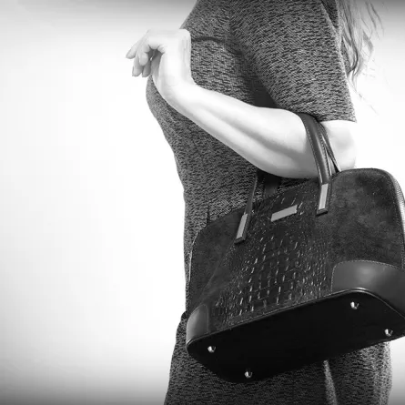 موديلات شنط من الجلد الأسود لمناسباتك الرسمية