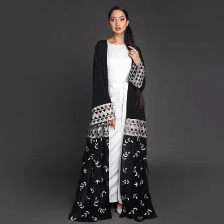 موديلات عبايات عصرية بأقمشة ناعمة