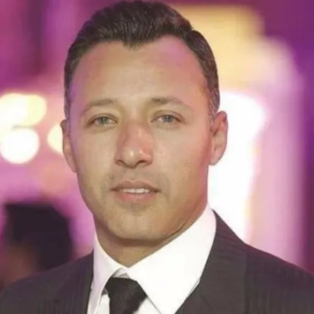 زوجة أحمد فهمي تدعمه وتهاجم البرنامج الذي أثار اتهمه بسوء معاملتها