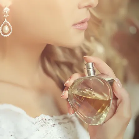 أسرار تطبيق العطور في الوقت المناسب لرائحة تدوم طويلًا