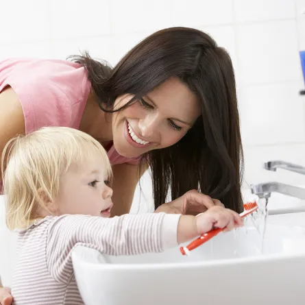 أسباب تآكل أسنان الطفل