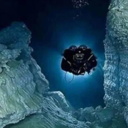 العثور على أطول كهف مغمور تحت الماء في العالم