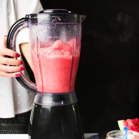 أسهل طريقة لتنظيف الخلاط الكهربائي في التدبير المنزلي