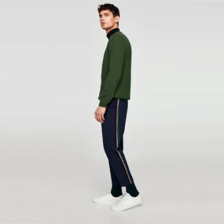 كيف ترتدي السروال المخطط على الجانب بأناقة؟