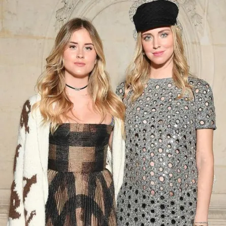 نجمات الصف الأول في عروض باريس أمس