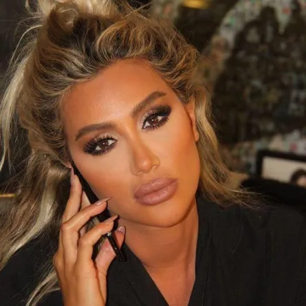 بالفيديو والدة مايا دياب  تقول لها: كلما كبرتِ كلما جوهرتِ