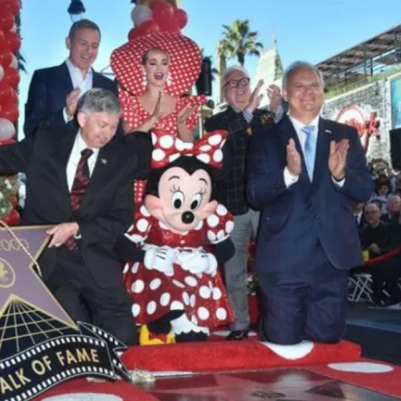 ميني ماوس تحصل على نجمة في رصيف الفن بهوليوود