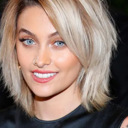 باريس جاكسون تدخل عالم الفن.. وتشارليز ثيرون تشاركها أول أعمالها