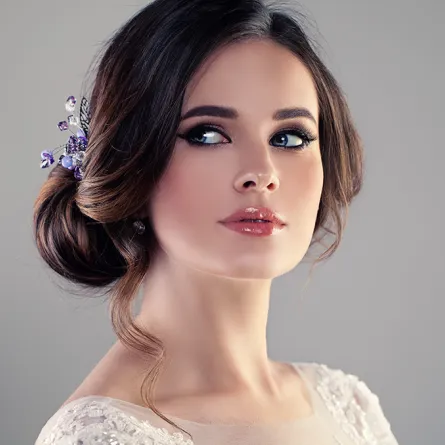 طريقة رسم الايلاينر لإخفاء تجاعيد العين