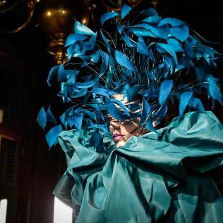 موديلات إكسسوارات غريبة من عروض أزياء باريس