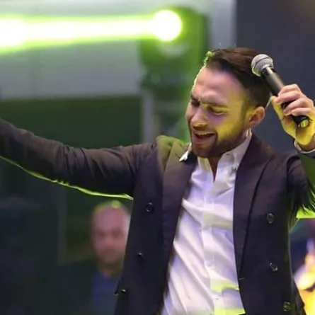 حسام حبيب يظهر في القاهرة بمفرده ويتجاهل شائعة زواجه من شيرين عبد الوهاب